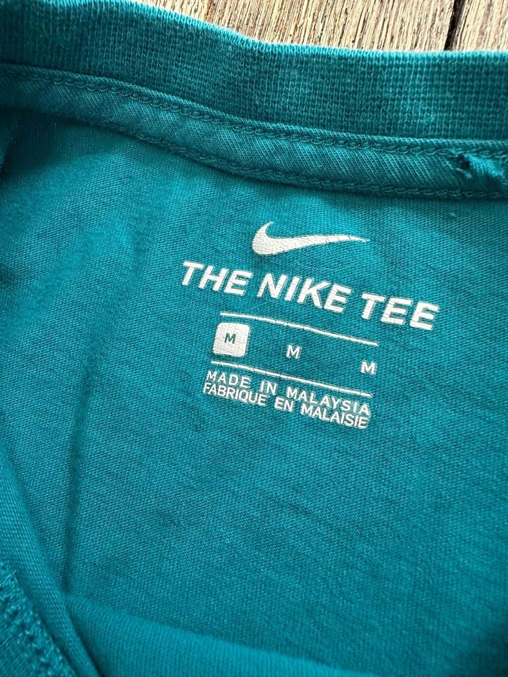Nike Sportswear Club T-Shirt Teal Medium Embroidered The Nike Tee - Picture 3 of 8
